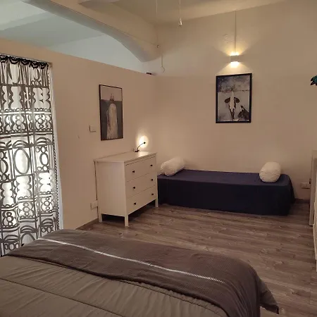 Casa Vacanze Controvento Apartment *